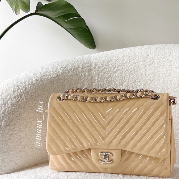 CHANEL Handbags - 🎊2x HOST PICK🎊 Rare Chevron Chanel Jumbo Double Flap Bag
